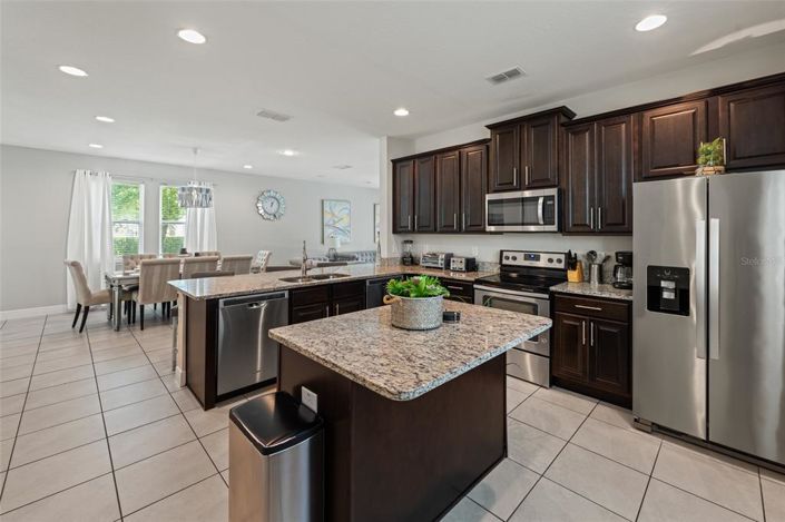 Image No.4-6 Bed Property for sale