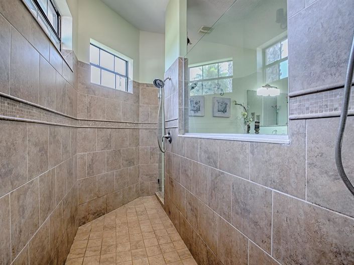 Image No.41-4 Bed Property for sale