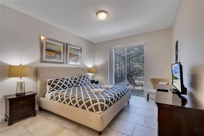 Image No.24-6 Bed Property for sale