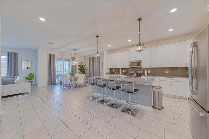 Image No.13-6 Bed Property for sale