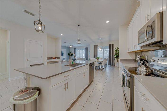 Image No.17-6 Bed Property for sale