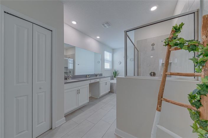 Image No.36-6 Bed Property for sale