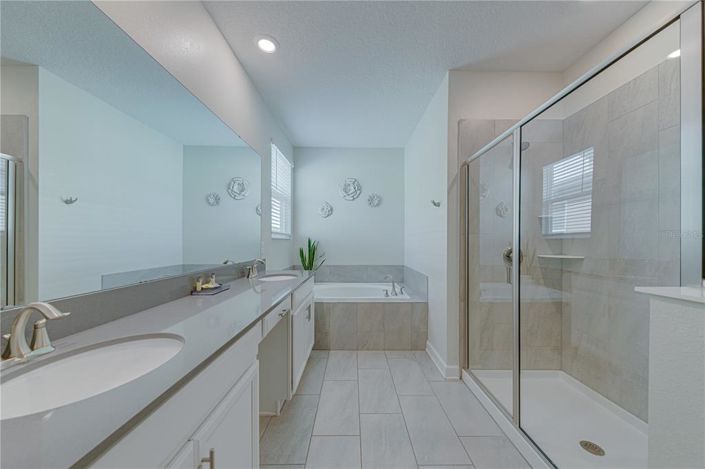 Image No.37-6 Bed Property for sale