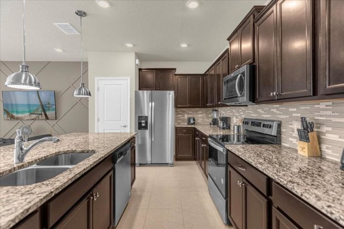 Image No.11-5 Bed Townhouse for sale