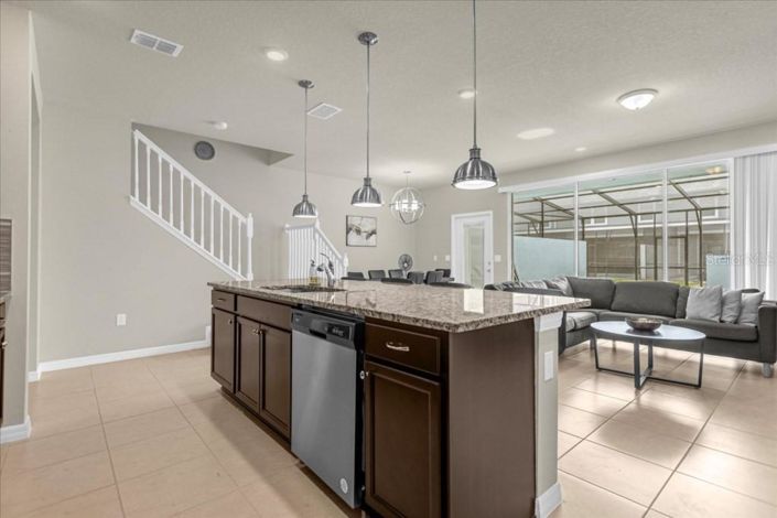 Image No.12-5 Bed Townhouse for sale