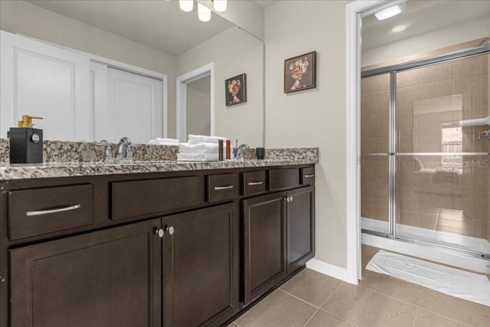 Image No.22-5 Bed Townhouse for sale