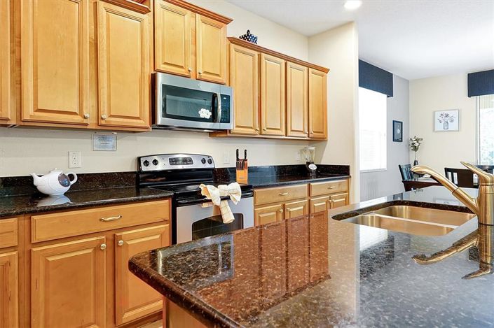 Image No.12-6 Bed Property for sale