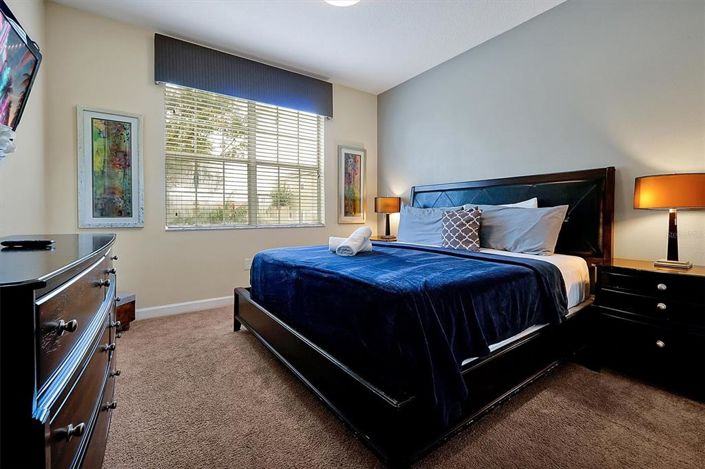 Image No.20-6 Bed Property for sale