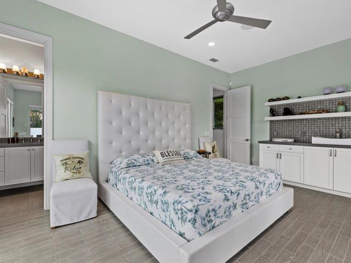 Image No.41-4 Bed Property for sale