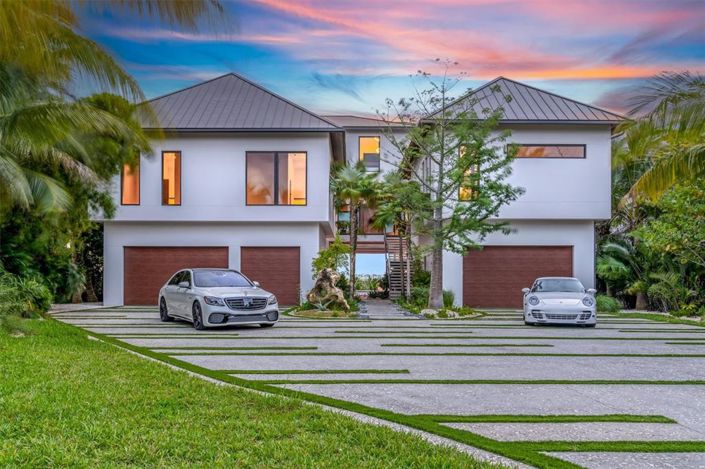 Image No.1-5 Bed Property for sale