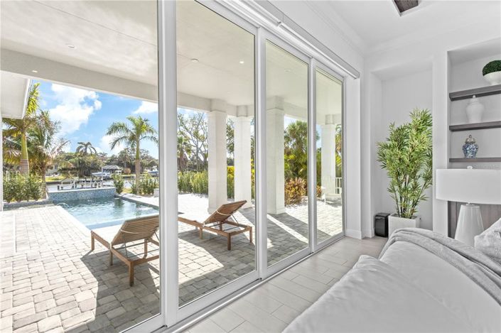 Image No.10-5 Bed Property for sale