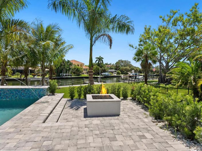 Image No.37-5 Bed Property for sale