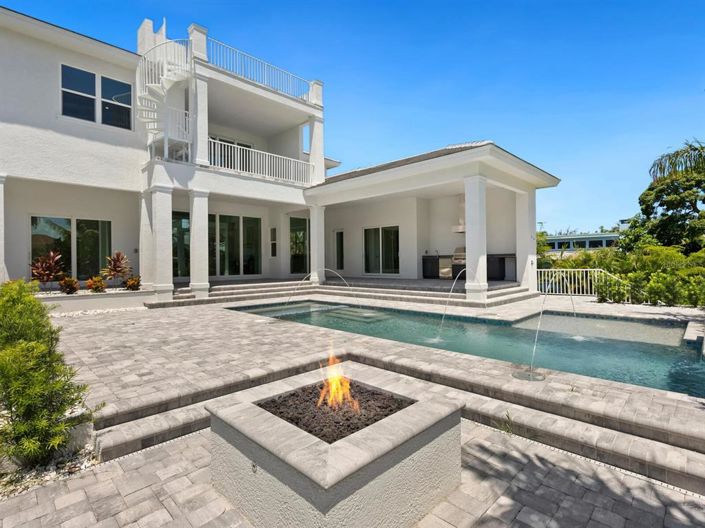 Image No.38-5 Bed Property for sale