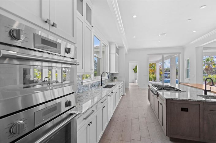 Image No.6-5 Bed Property for sale