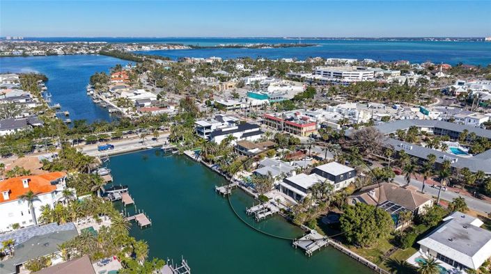 Image No.4-4 Bed Property for sale