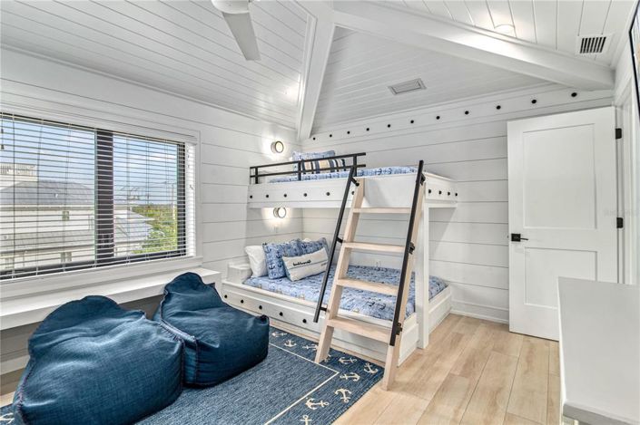 Image No.43-10 Bed Property for sale