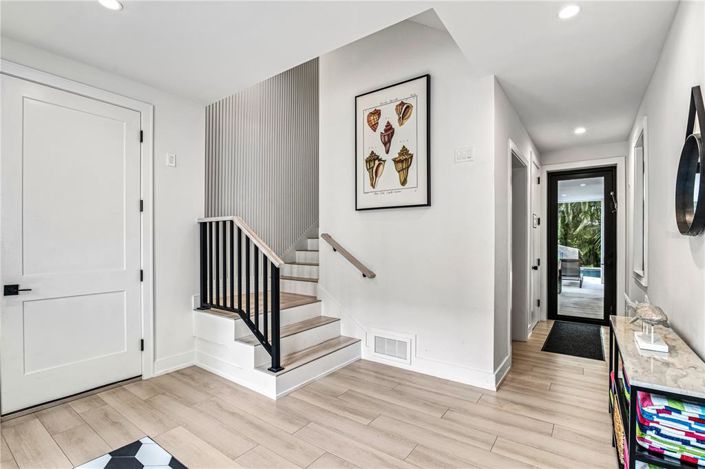 Image No.57-10 Bed Property for sale