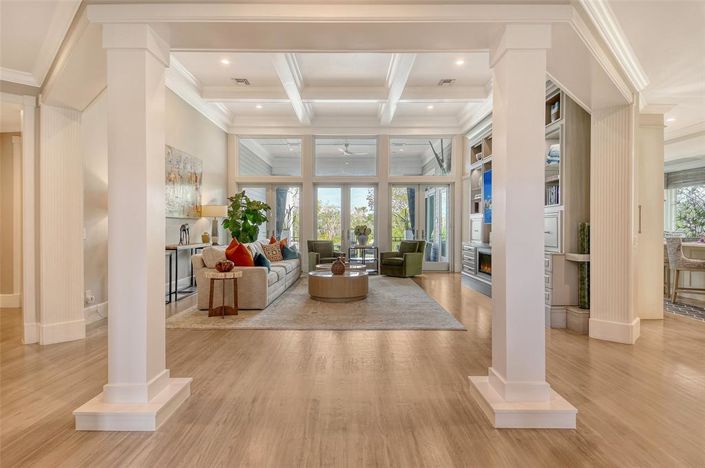 Image No.10-4 Bed Property for sale