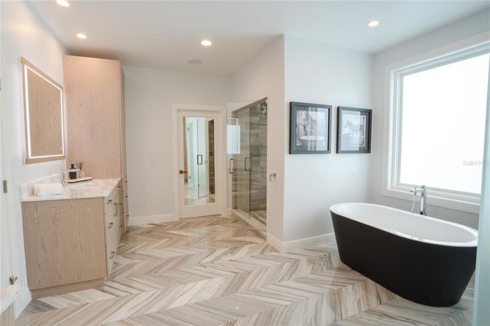 Image No.26-4 Bed Property for sale