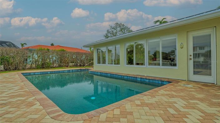 Image No.20-3 Bed Property for sale