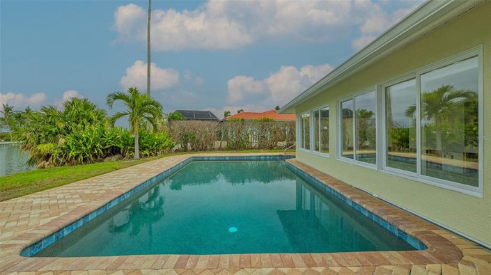 Image No.21-3 Bed Property for sale