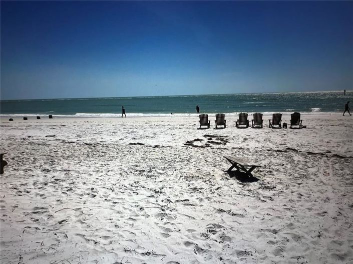 Image No.2-6 Bed Property for sale