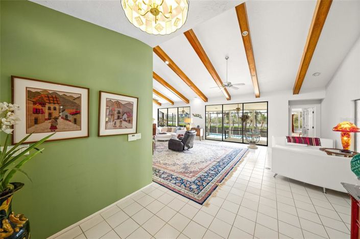 Image No.9-3 Bed Property for sale