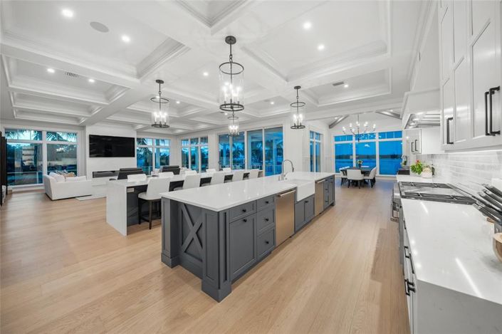 Image No.21-6 Bed Property for sale