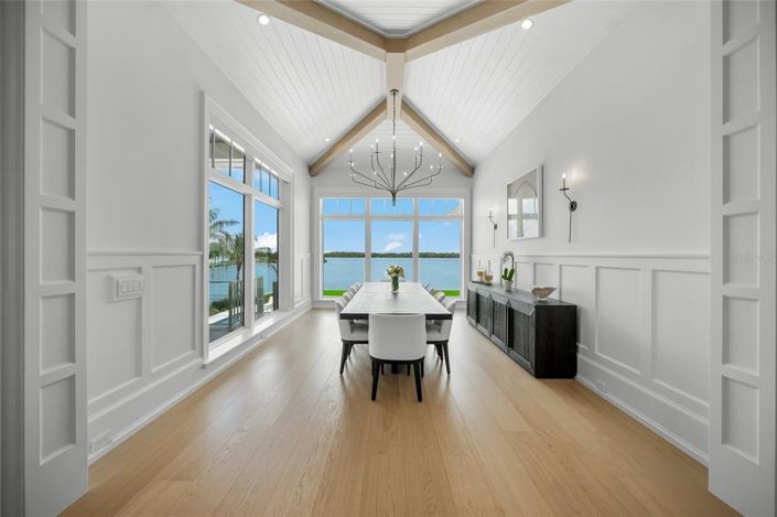 Image No.24-6 Bed Property for sale