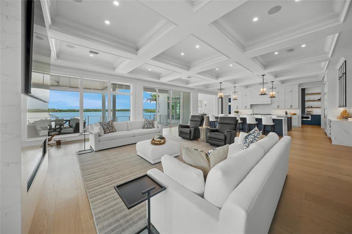 Image No.27-6 Bed Property for sale