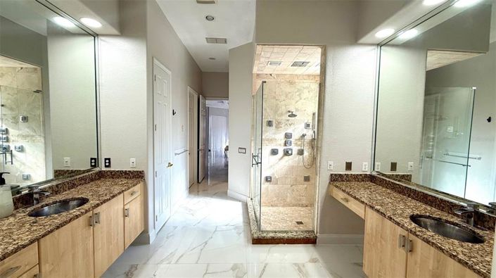 Image No.13-6 Bed Property for sale