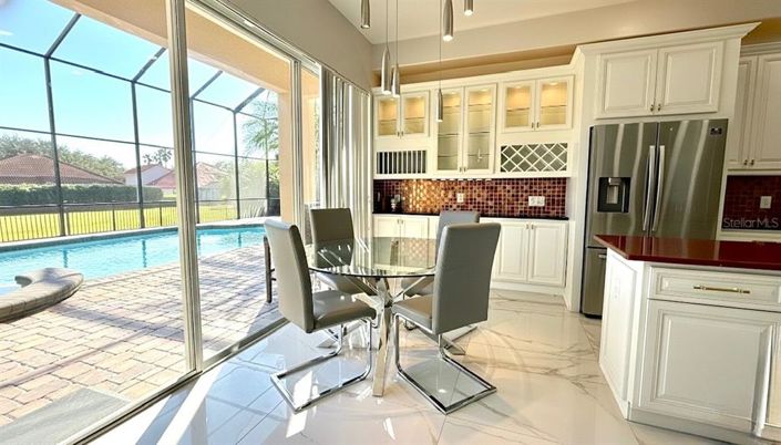 Image No.6-6 Bed Property for sale