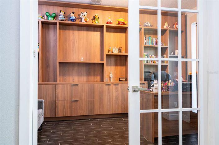 Image No.28-5 Bed Property for sale