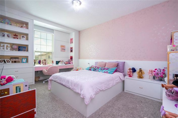 Image No.95-5 Bed Property for sale