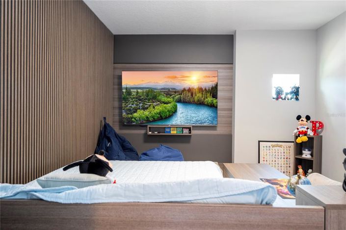 Image No.98-5 Bed Property for sale