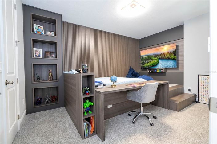 Image No.99-5 Bed Property for sale