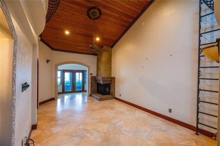 Image No.10-3 Bed Property for sale