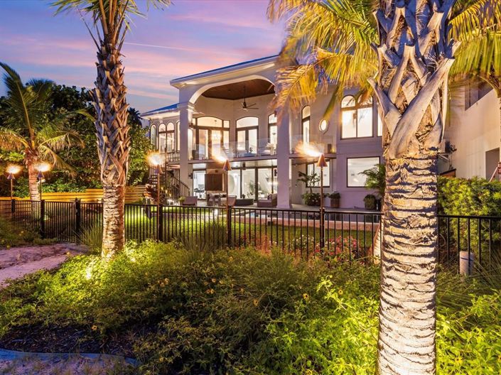 Image No.11-5 Bed Property for sale