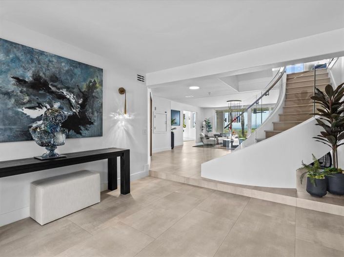 Image No.15-5 Bed Property for sale