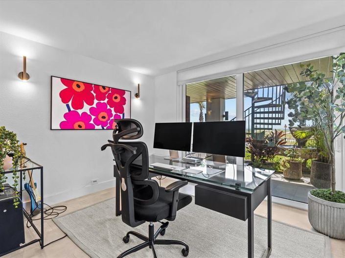 Image No.25-5 Bed Property for sale