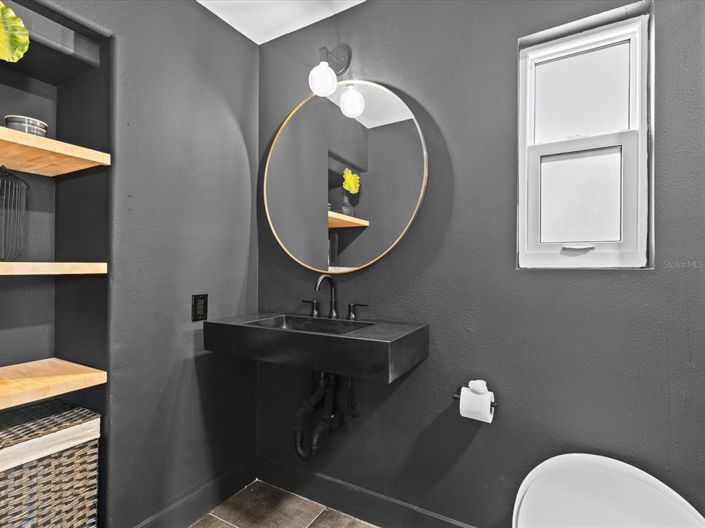 Image No.57-5 Bed Property for sale