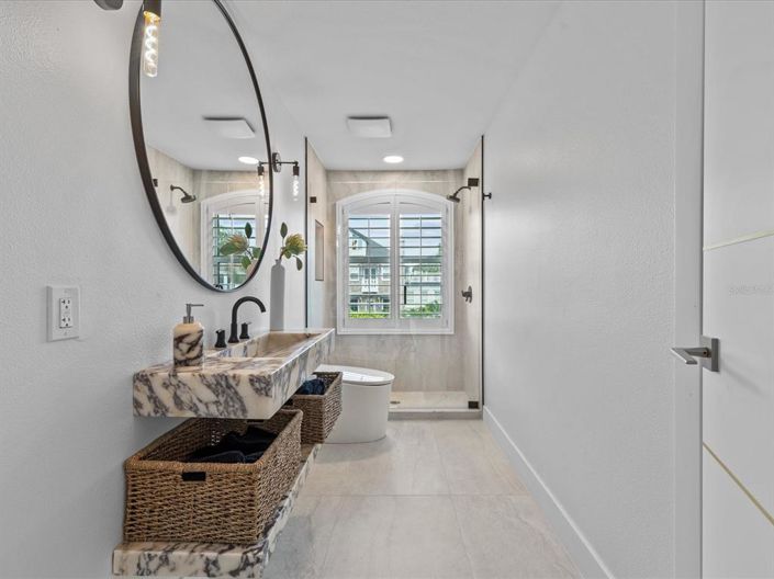 Image No.66-5 Bed Property for sale