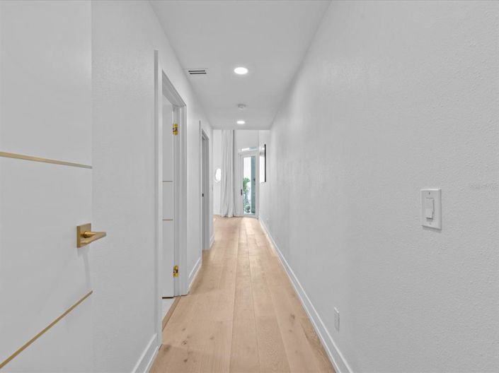 Image No.70-5 Bed Property for sale