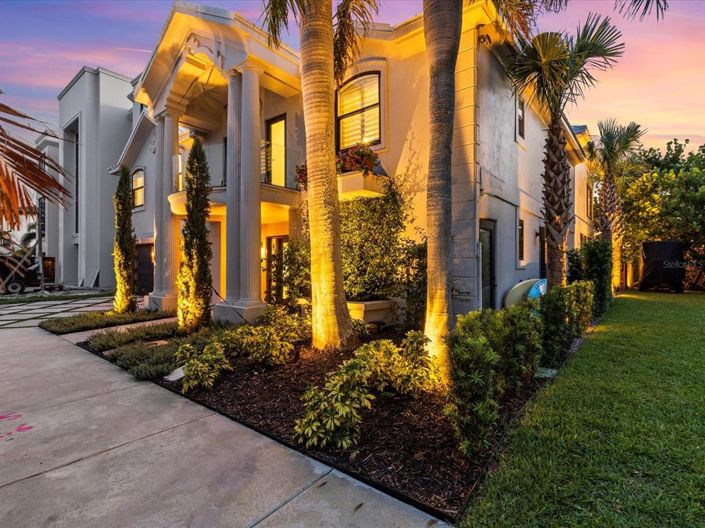 Image No.8-5 Bed Property for sale