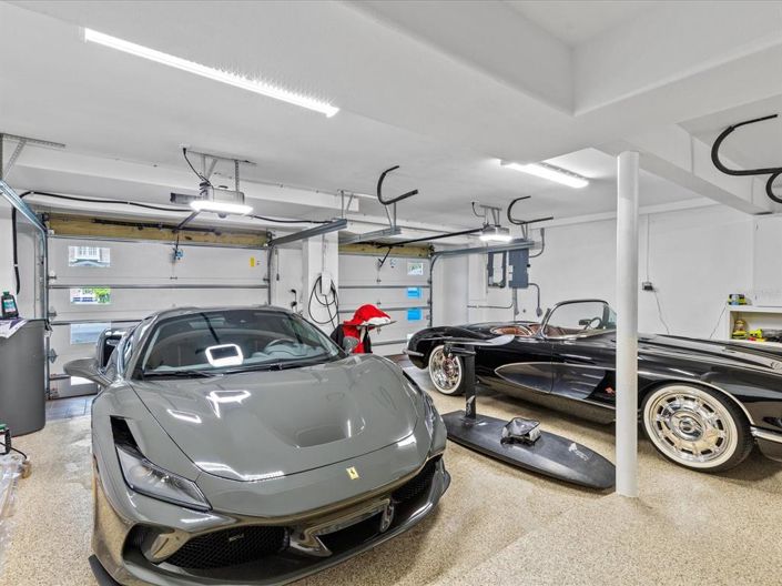 Image No.84-5 Bed Property for sale