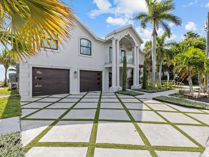 Image No.86-5 Bed Property for sale