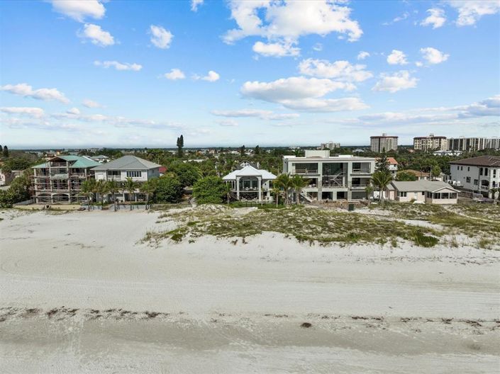 Image No.98-5 Bed Property for sale