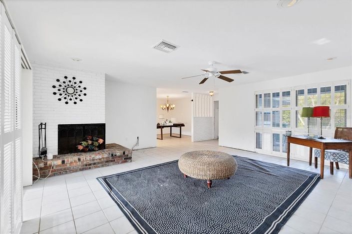 Image No.10-2 Bed Property for sale