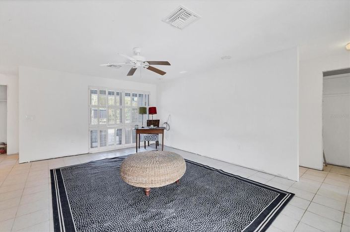 Image No.9-2 Bed Property for sale