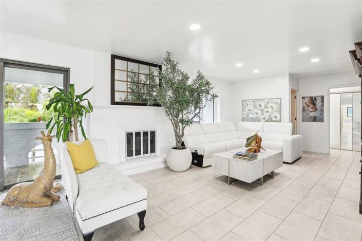 Image No.12-3 Bed Property for sale